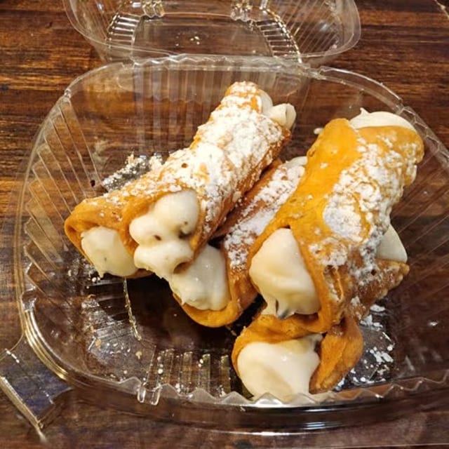 5 Mini Cannoli.