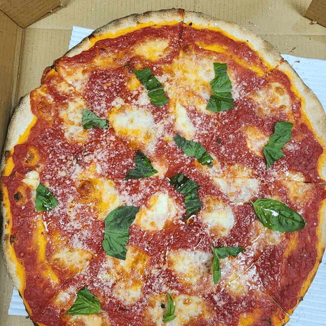 Margherita Pizza.