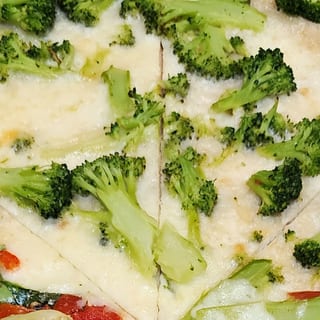White Broccoli Pizza